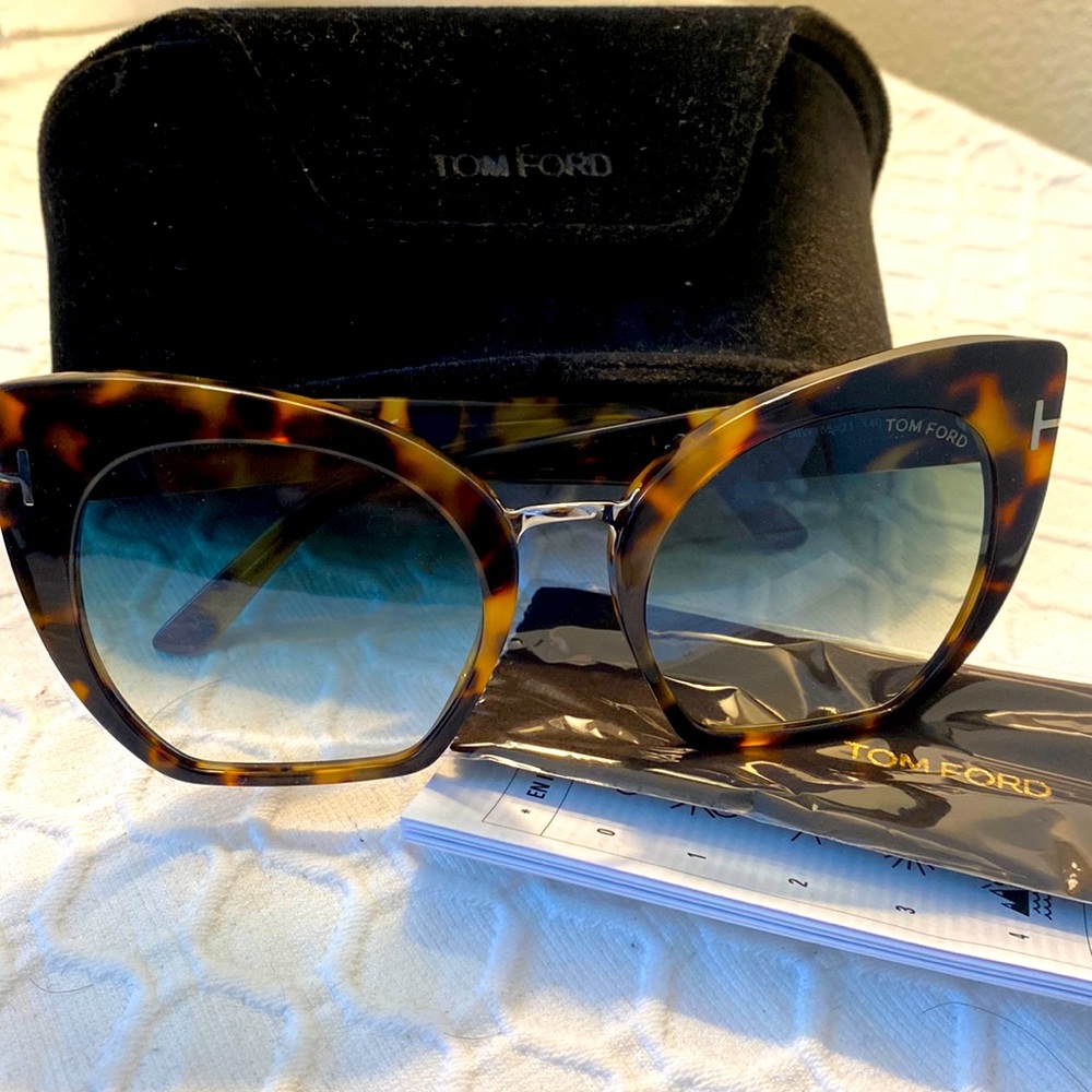 Brand New -NEVER WORN Tom Ford Samantha Sunglasses